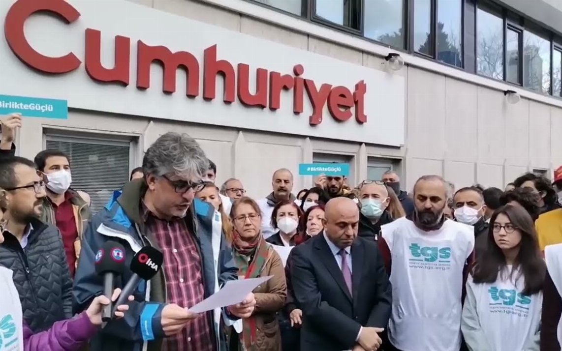 Cumhuriyet'te art arda istifalar!