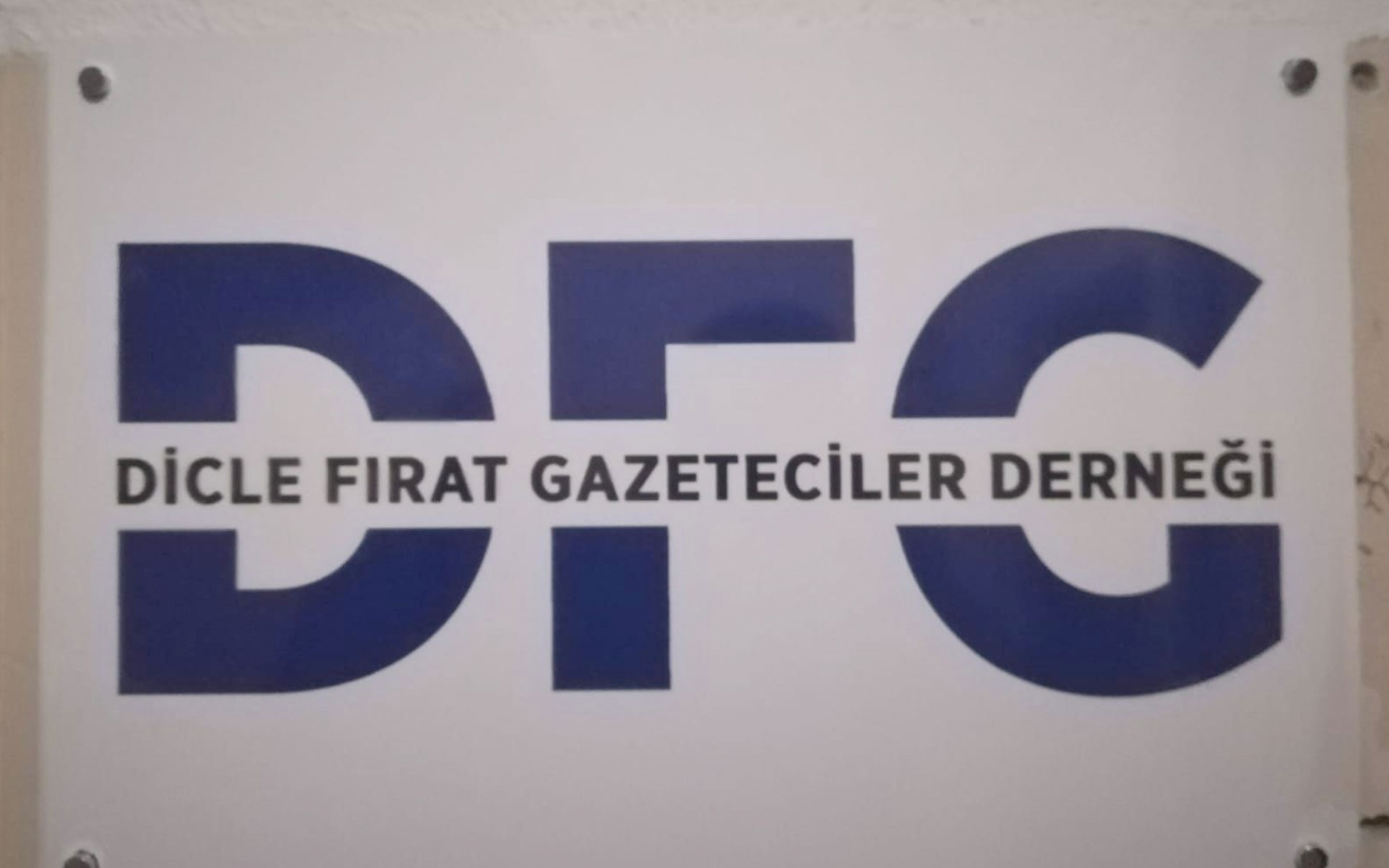 Gazetecilere yönelik operasyonlara "ortak tepki" çağrısı