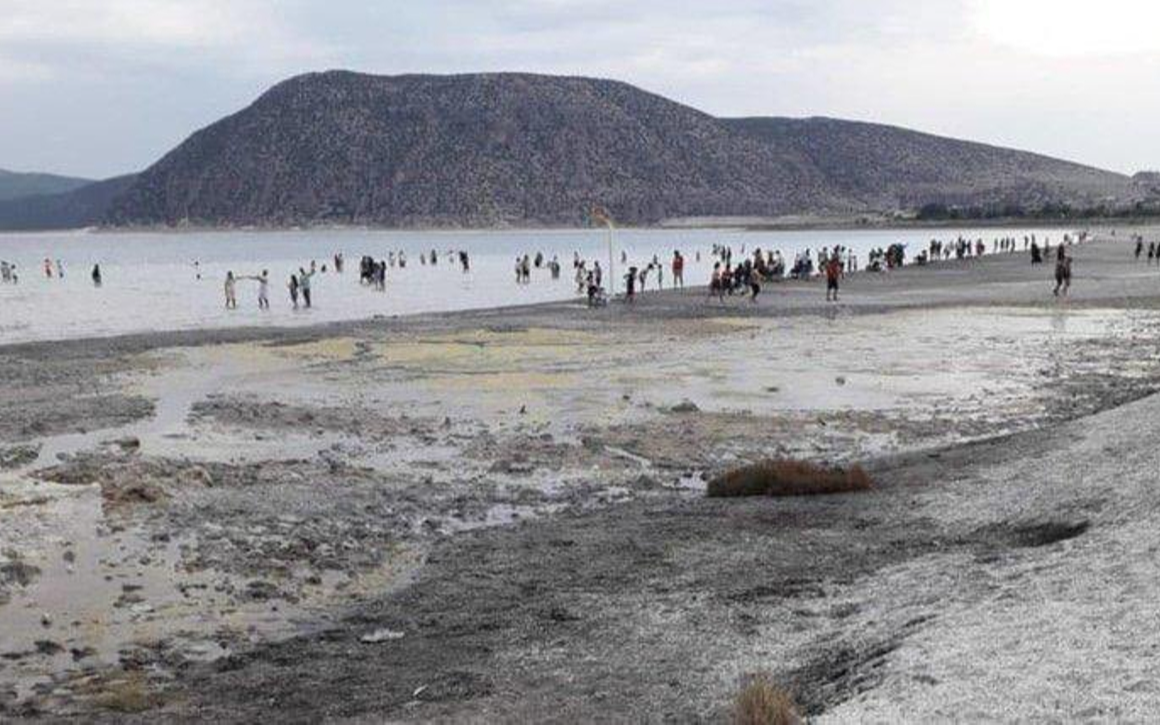 Salda Gölü'ne girişin tamamen yasaklanması istendi