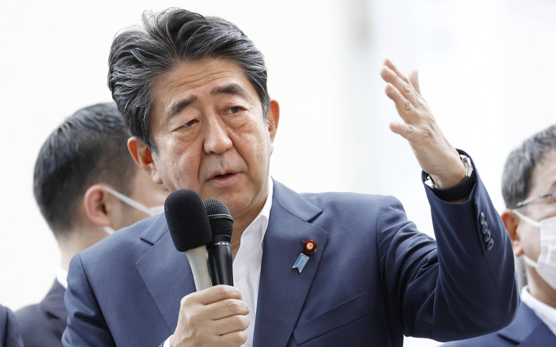 Eski başbakan Shinzo Abe suikast sonucu öldürüldü