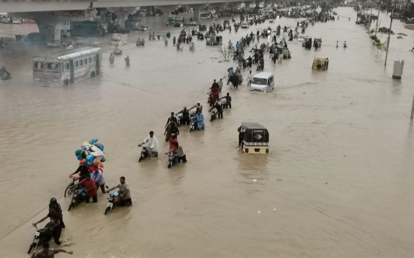 Pakistan’da şiddetli yağış: 76 ölü