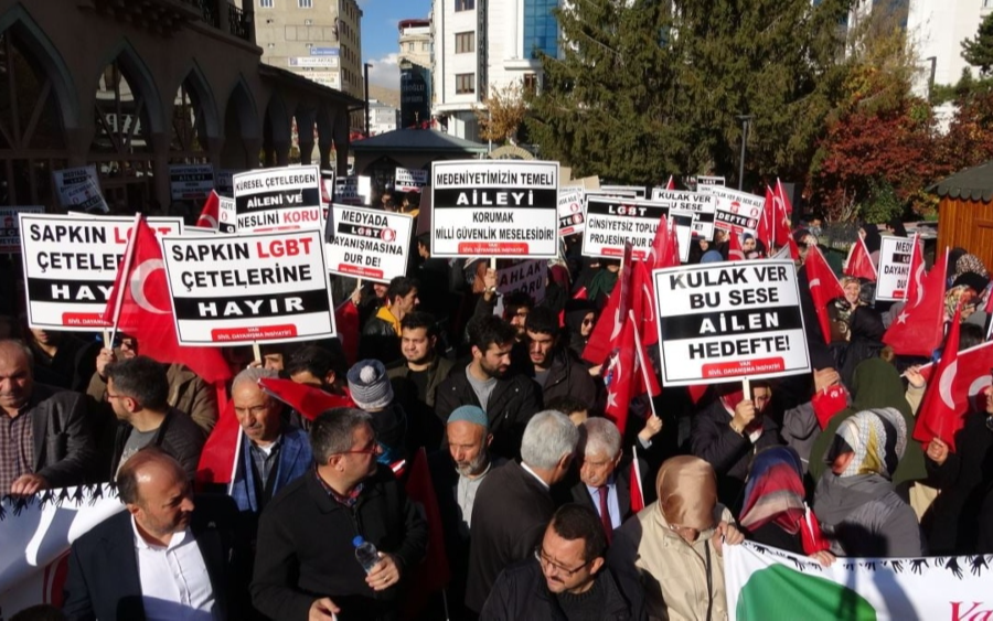 Van’da LGBTİ+ karşıtı yürüyüş düzenlendi