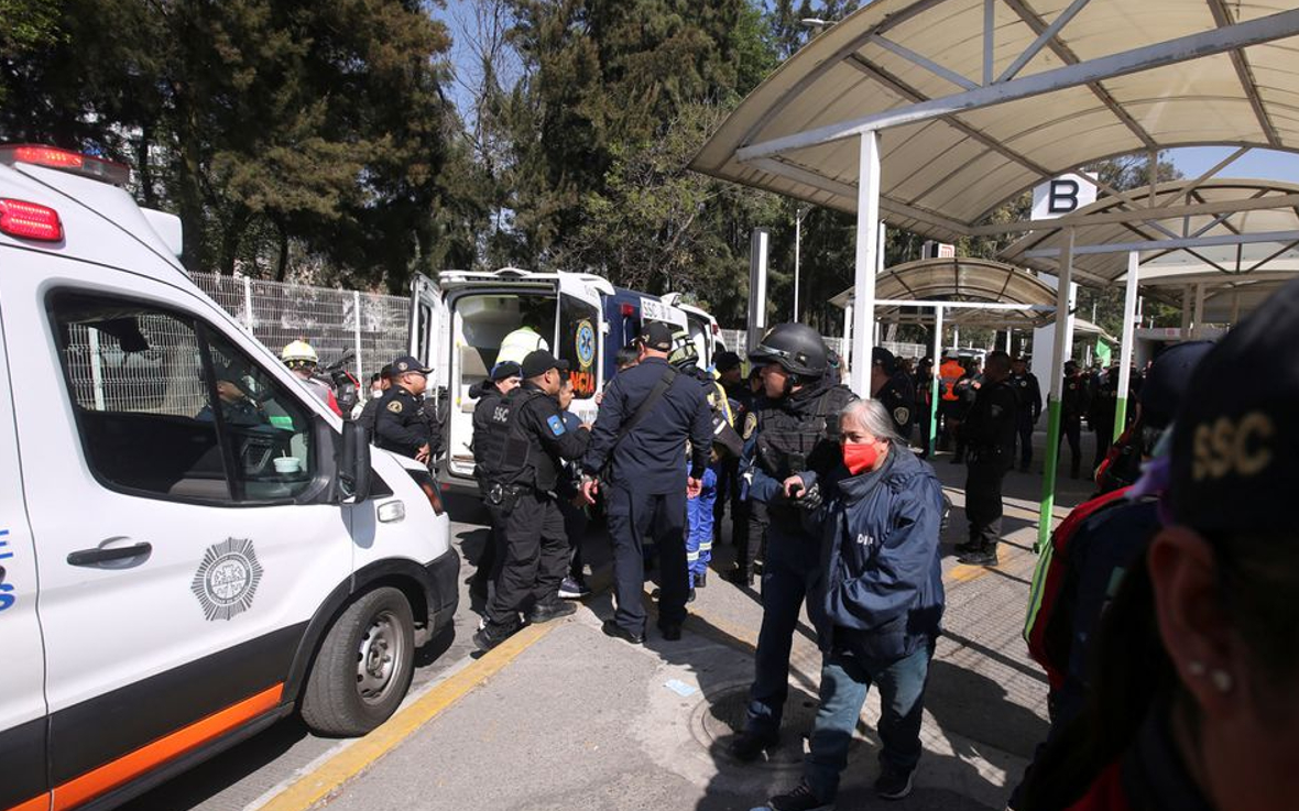 Meksika'da 2 metro çarpıştı: Bir ölü, 57 yaralı