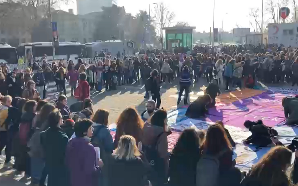 Kadınlar, 2023'ün ilk eyleminde Kadıköy'de bir araya geldi