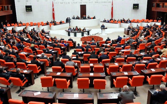 Depremzede kadınların sorunlarının araştırılmasına AKP-MHP'den ret!