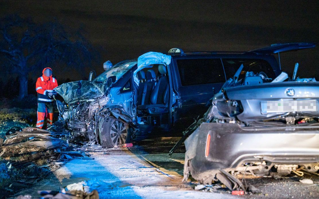 Almanya'da trafik kazası: 5 ölü