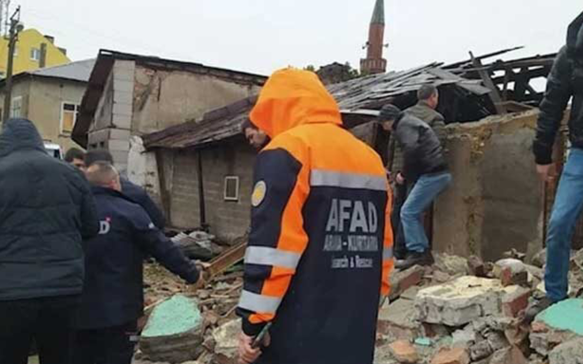 Bolu’da iki kişi çöken evin enkazının altında kaldı