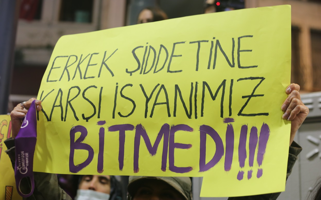 İzmir'de erkek şiddeti!