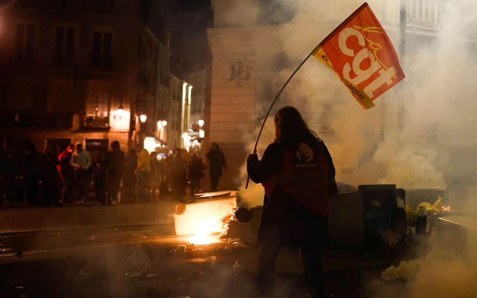 Macron’un ‘otoriter’ tavrına tepki: Protestolar başladı