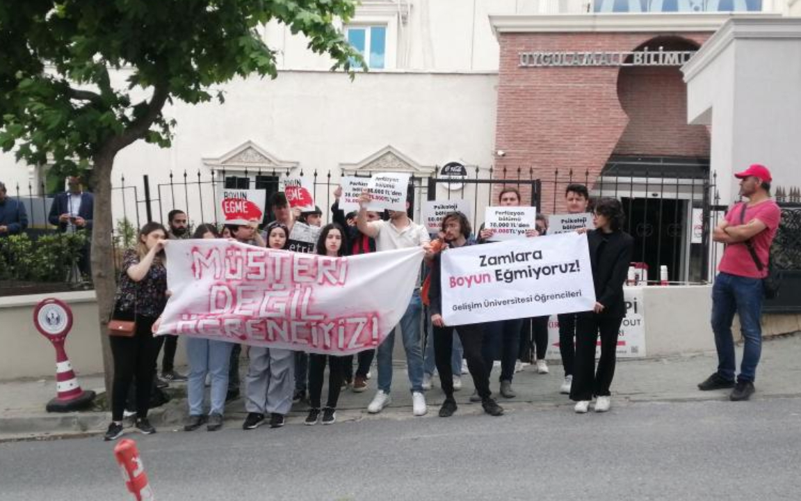 Gelişim Üniversitesi öğrencileri fahiş zamları protesto etti