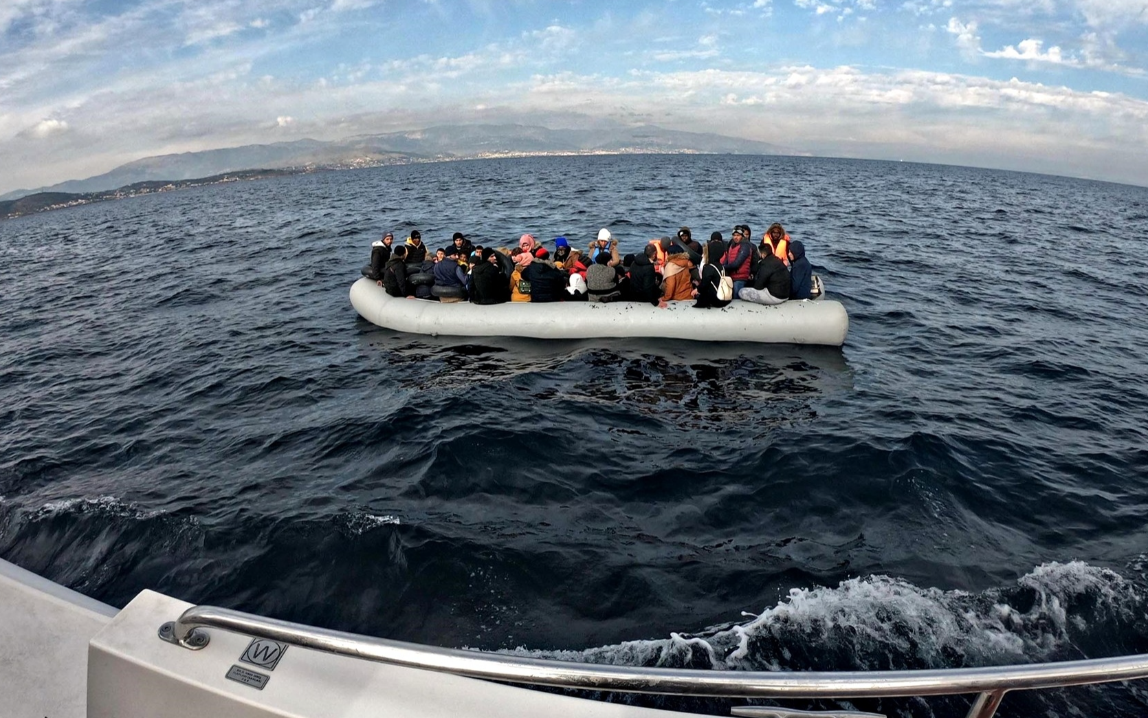 Yunanistan açıklarında sığınmacıları taşıyan tekne battı