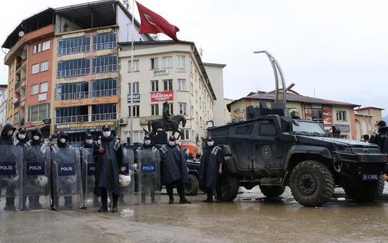 Hakkari Valiliği duyurdu: Toplantı ve yürüyüşlere 15 gün yasak