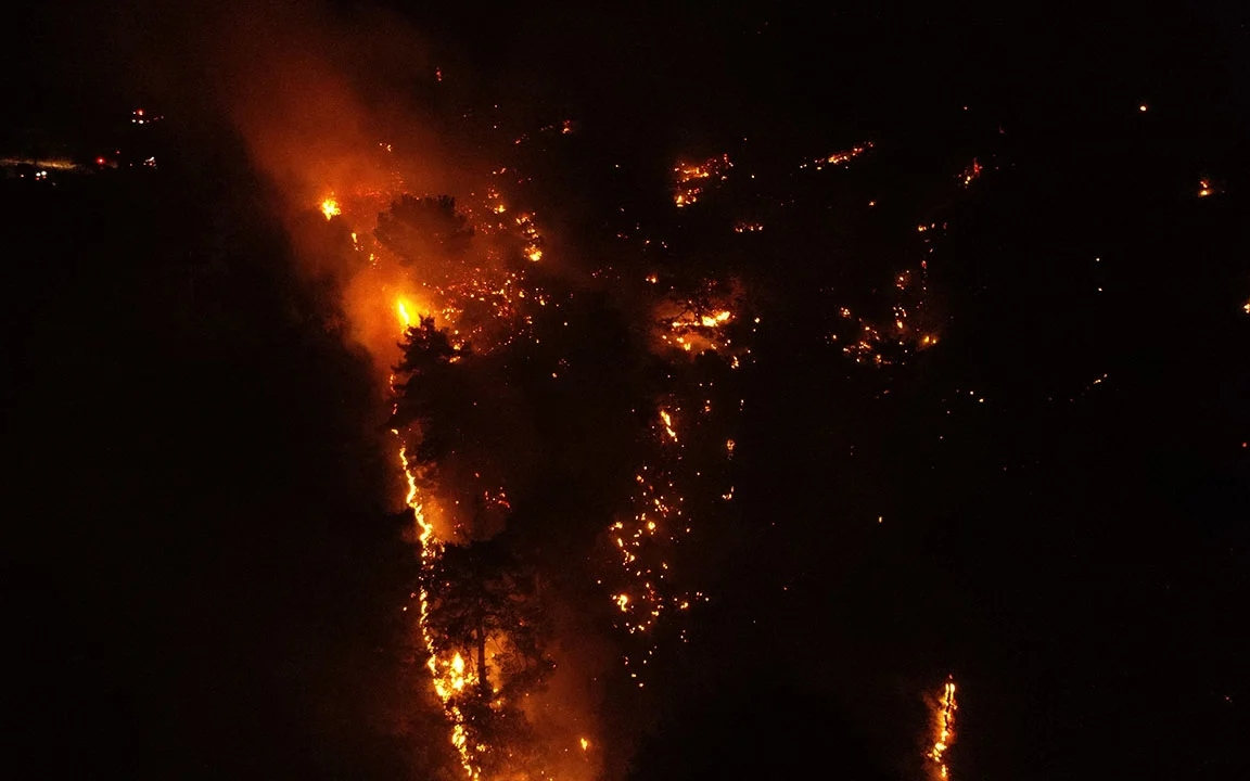 Çanakkale'deki orman yangınına müdahale sürüyor