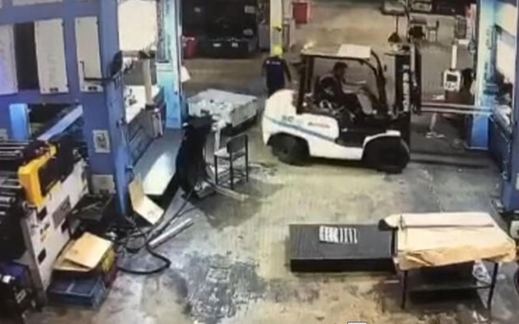 Forklift ile duvar arasına sıkışan işçi hayatını kaybetti