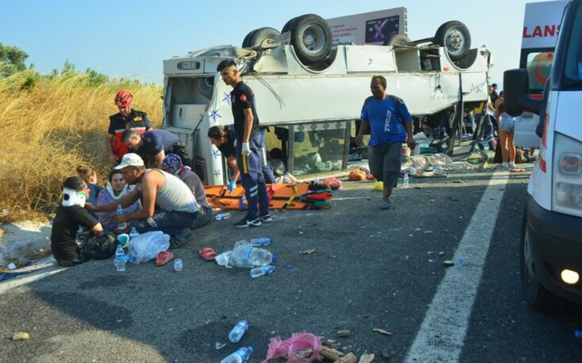 İşçi midibüsü kaza yaptı: Biri ağır 30 yaralı