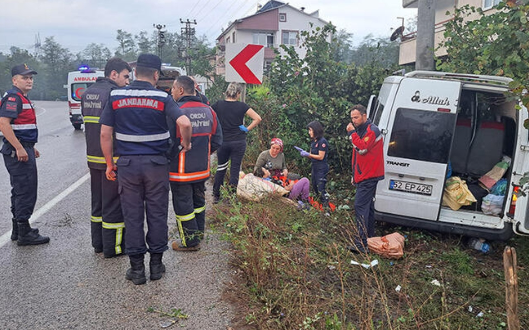 İşçi servisi kaza yaptı: 5'i çocuk 17 yaralı