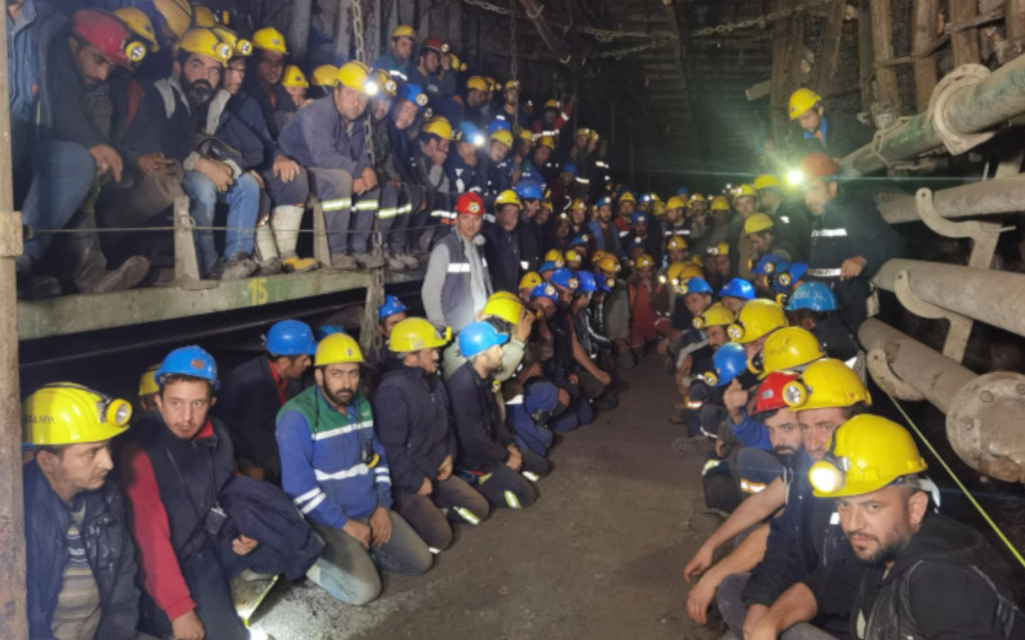 Doruk Madencilik işçileri oturma eylemine başladı