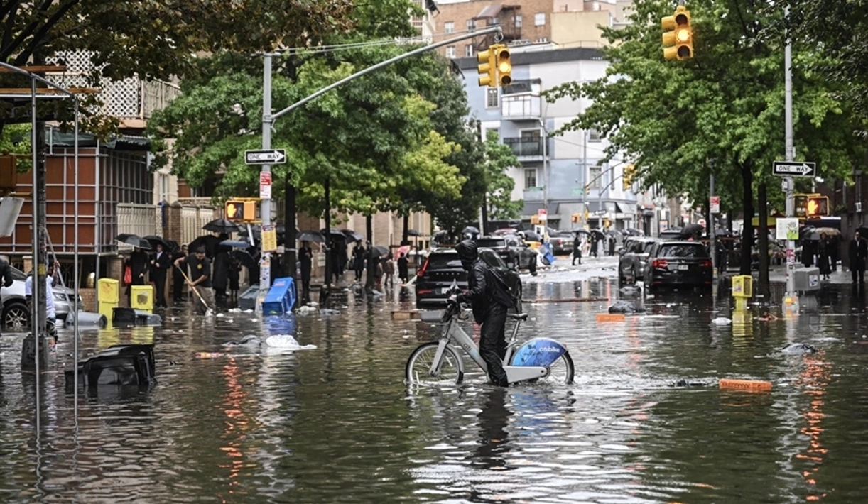 New York’ta sel nedeniyle acil durum ilan edildi