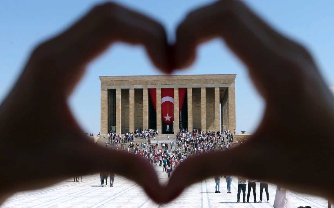 Atatürkçülüğün bugünü: Simgesel hazların dayanılmaz hafifliği