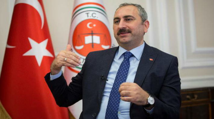AKP'nin Brunson ikiyüzlülüğü: 'Beraat etmedi, hüküm verildi'