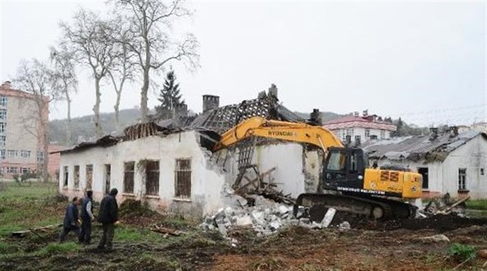 AKP’li belediye AVM için Köy Enstitüsü Parkı’nı yıktı!
