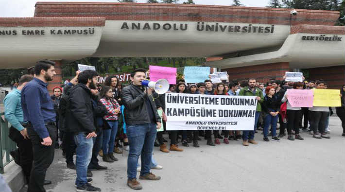 Anadolu Üniversitesi'nde bölünme eylemi: Karar üniversiteden geçmez!