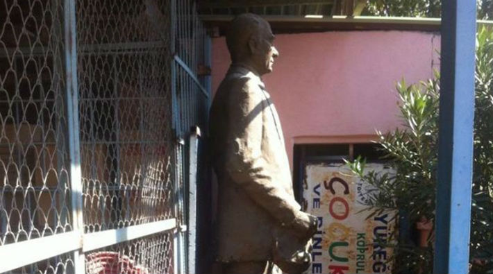 Atatürk heykeli hurdalıkta bulundu 