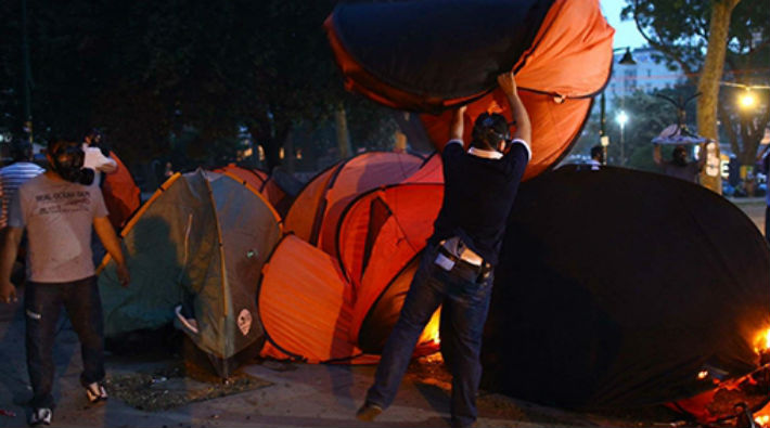 Gezi’de çadırları yaktıran polise ceza!