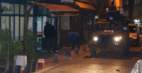 Beyoğlu'nda dernek lokaline ses bombası atıldı