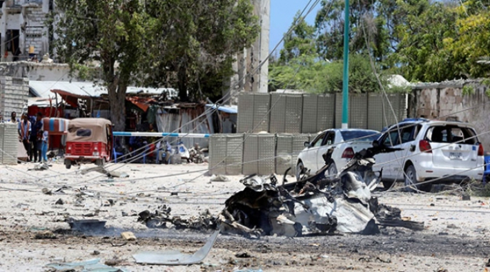 Eş-Şebab Somali'de bakanlık binasına intihar saldırısı düzenledi