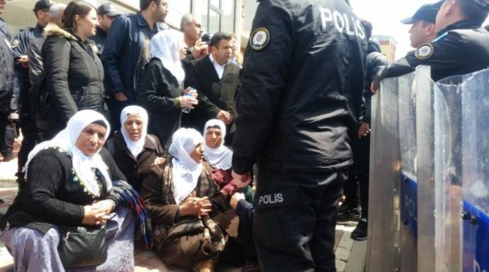 Gebze'de açlık grevi eylemcilerinin aileleri gözaltına alındı
