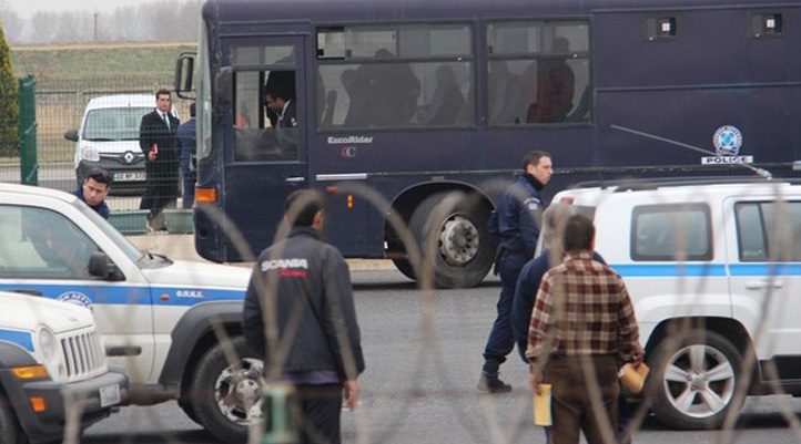 Yunanistan 150 kuzey Afrikalı sığınmacıyı Türkiye'ye iade etti