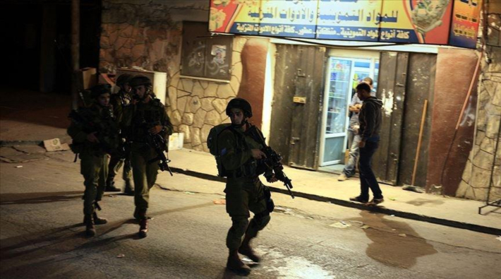İsrail güçleri 29 Filistinliyi gözaltına aldı