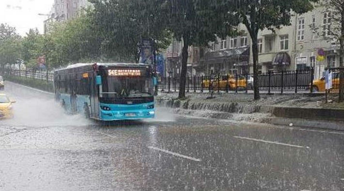 İstanbul'da sağanak yağmur etkili oluyor