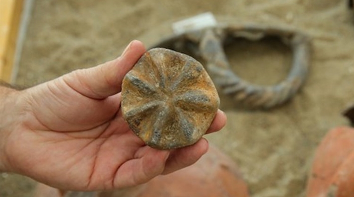 İzmir'de 8 bin yıllık güneş mührü bulundu