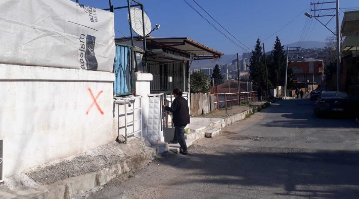 İzmir'de Alevi ve Kürtlerin yoğun yaşadığı mahallede evler işaretlendi
