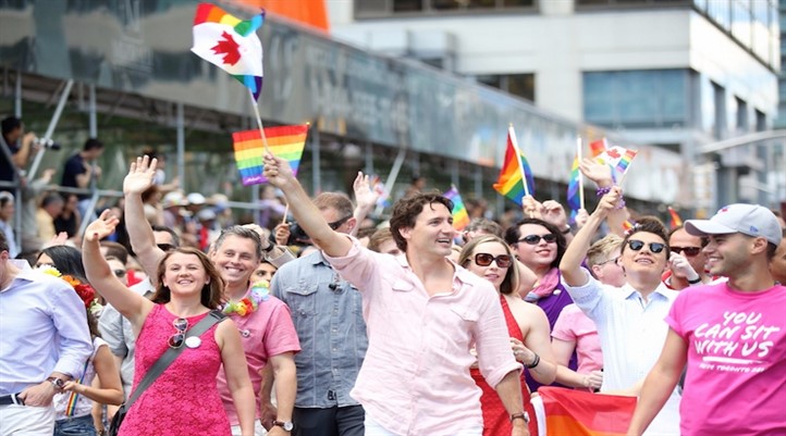 Trudeau Onur Yürüyüşü’ne katılan ilk başbakan olarak tarihe geçti