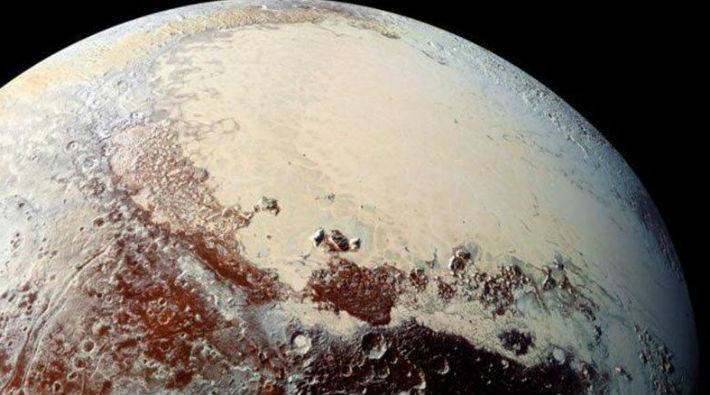 Plüton'da donmuş metan kumulları keşfedildi