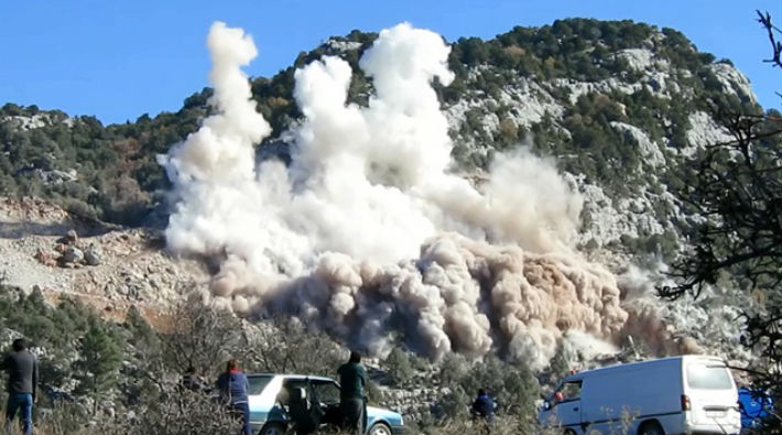 Ruhsatsız taş ocağında patlama: 3 yaralı 