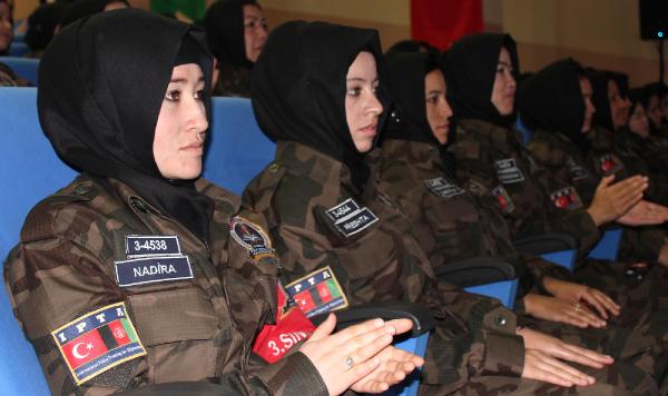 İslamcı darbe hız kesmiyor: Kadın polisler başörtülü görev yapabilecek!