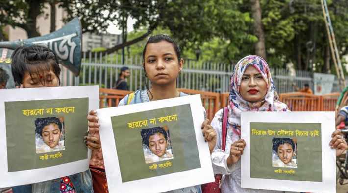 Tacize maruz kalan Bangladeşli genç kadın üzerine benzin dökülerek yakıldı