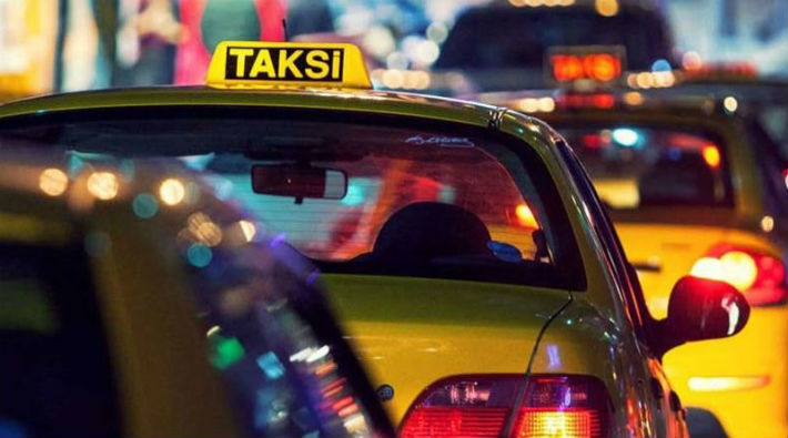 Taksici dehşeti devam ediyor: Bıçakla Uber'e ve müşterisine saldırdı