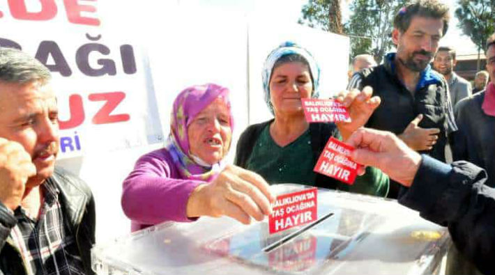 Urla halkından referandumlu taş ocağı protestosu