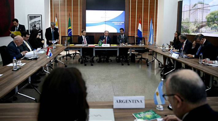 Venezuela'ya uluslararası baskı: Güney Amerika Ortak Pazarı üyeliği askıya alındı