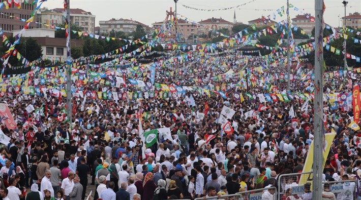 Yüz binlerce kişi HDP'nin Bakırköy mitinginde buluştu: 'TAMAM, o sarayı başına yıkacağız!