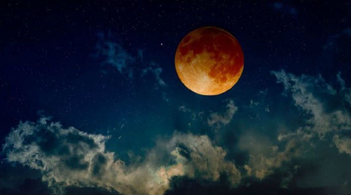 Yüzyılın en uzun kanlı Ay tutulması bugün